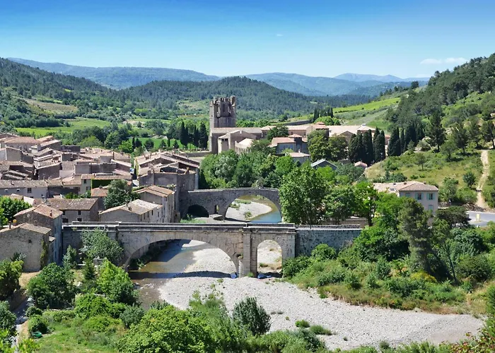 Lovely In Laurent De La Ca